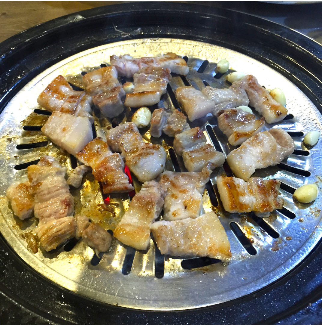 Salmon (Sake) nigiri sushi